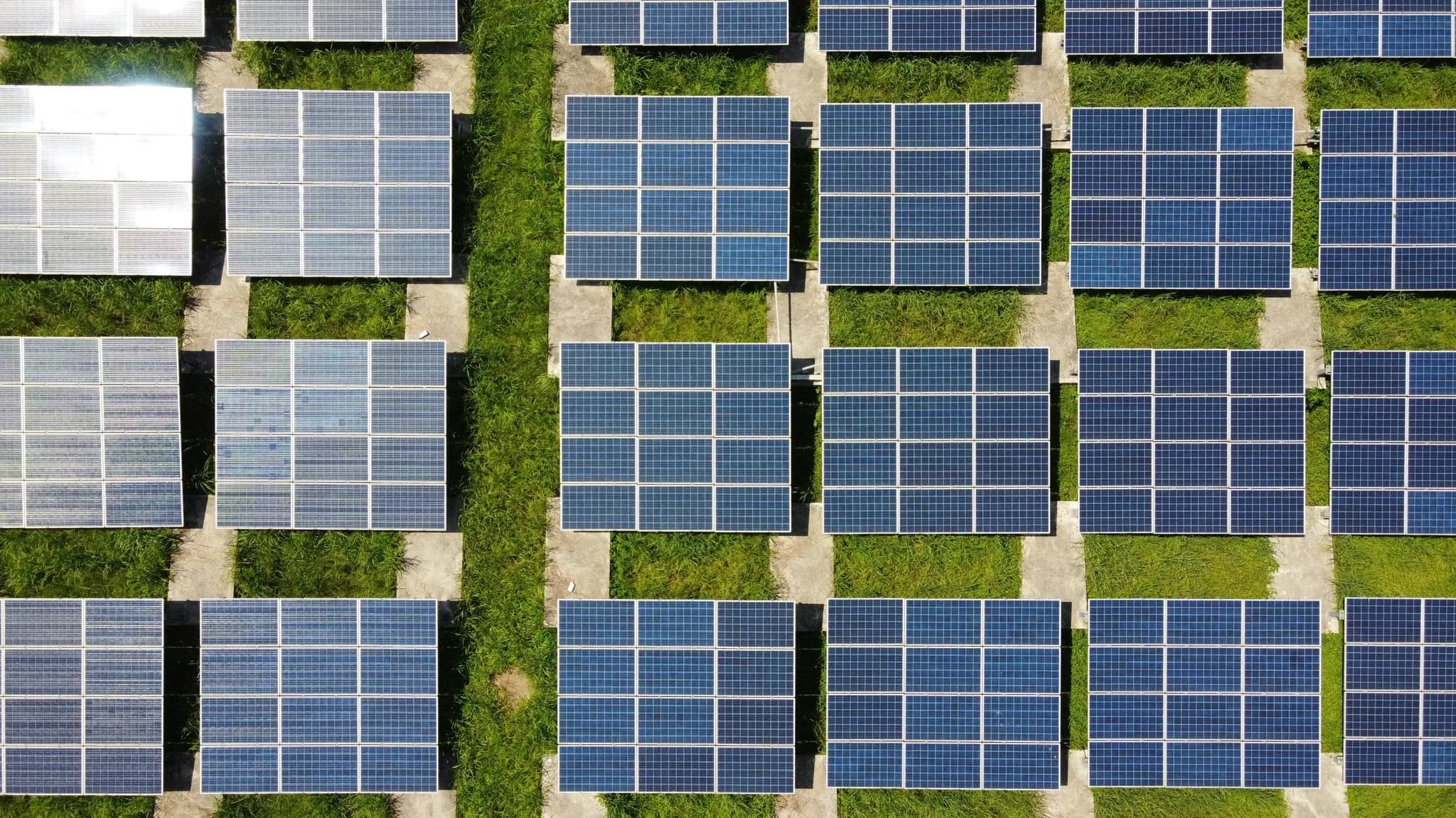 Solarpark aus der Luft