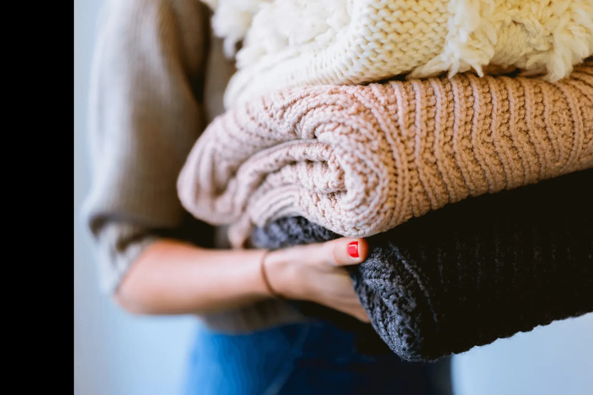 Frisch gefaltete Strickpullover